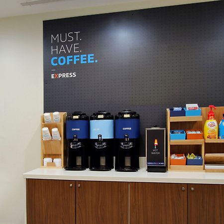Holiday Inn Express Hotel & Suites Columbus By Ihg Екстер'єр фото