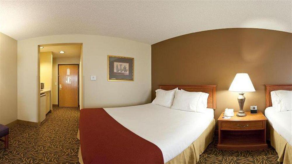 Holiday Inn Express Hotel & Suites Columbus By Ihg Екстер'єр фото
