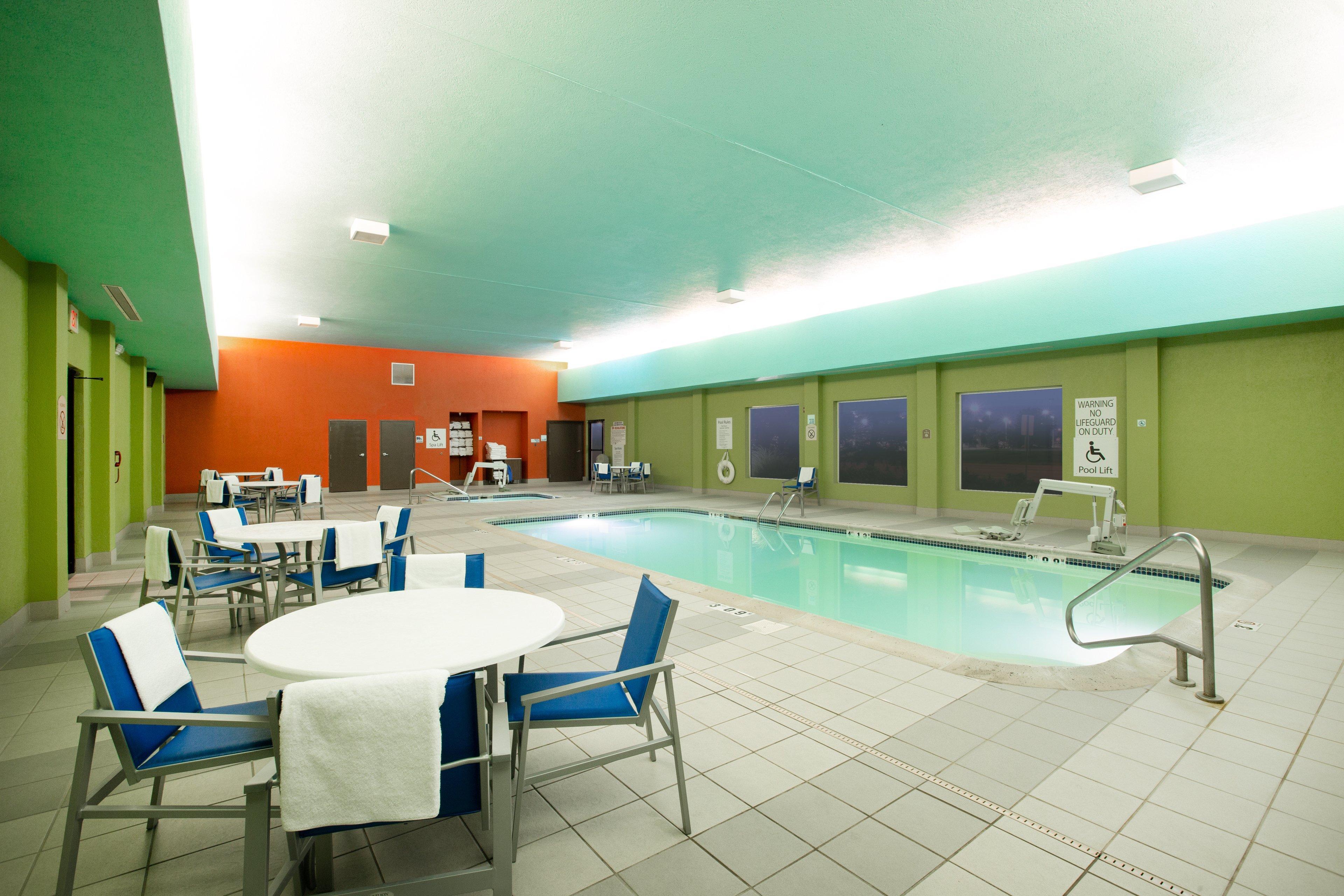 Holiday Inn Express Hotel & Suites Columbus By Ihg Екстер'єр фото