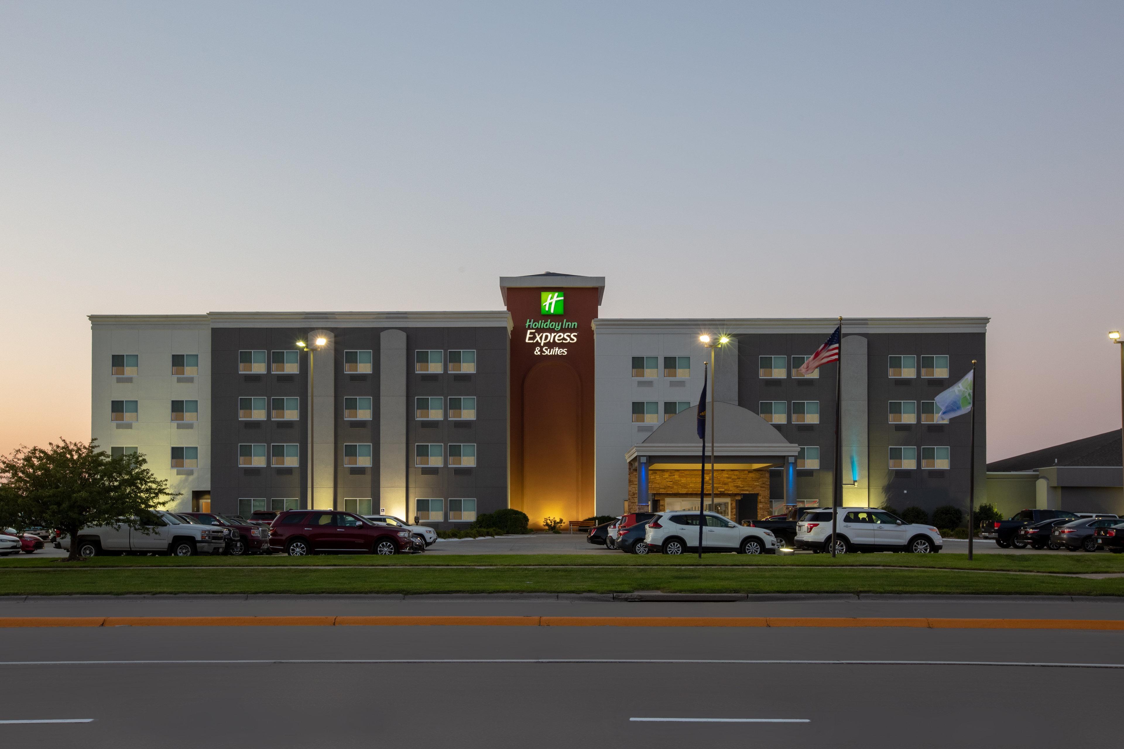 Holiday Inn Express Hotel & Suites Columbus By Ihg Екстер'єр фото