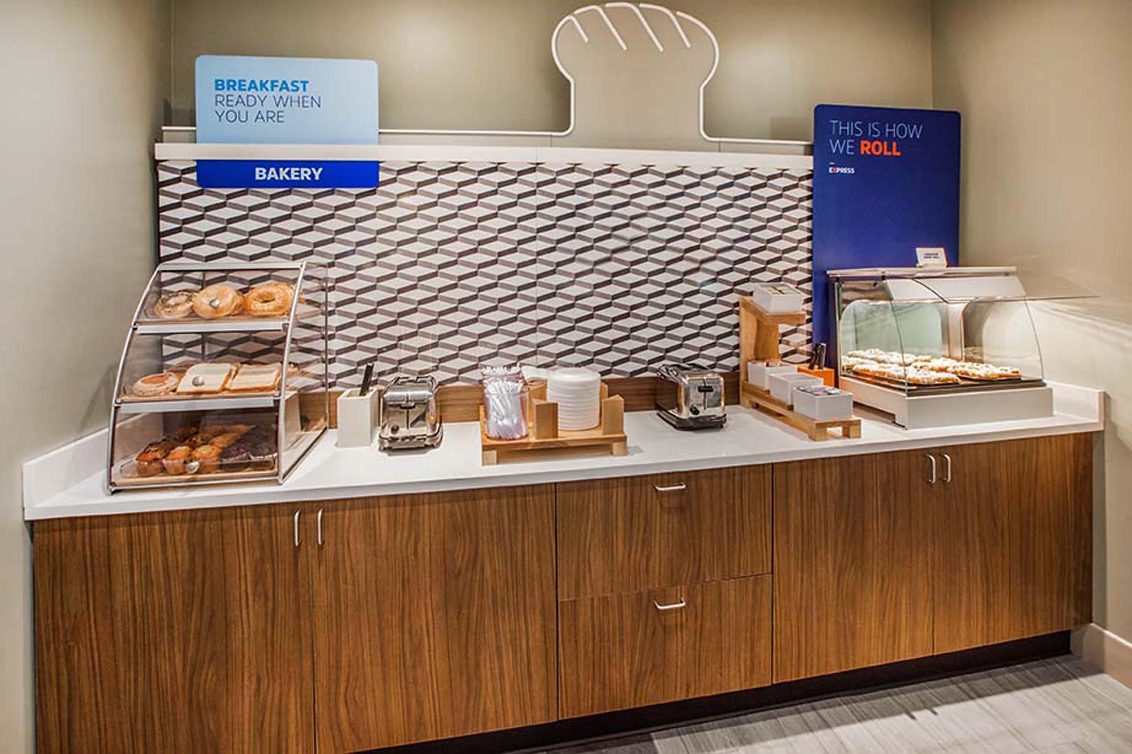 Holiday Inn Express Hotel & Suites Columbus By Ihg Екстер'єр фото