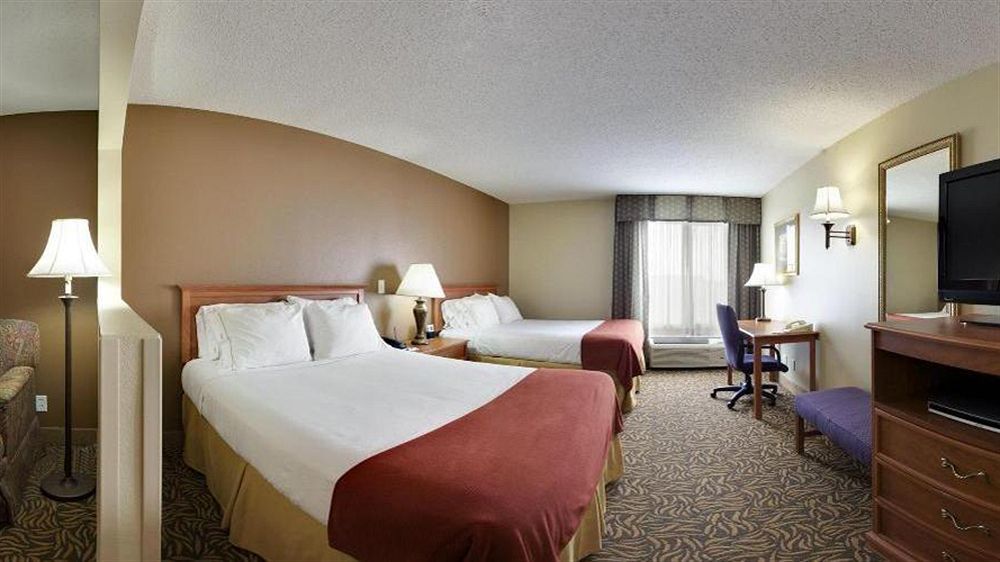 Holiday Inn Express Hotel & Suites Columbus By Ihg Екстер'єр фото