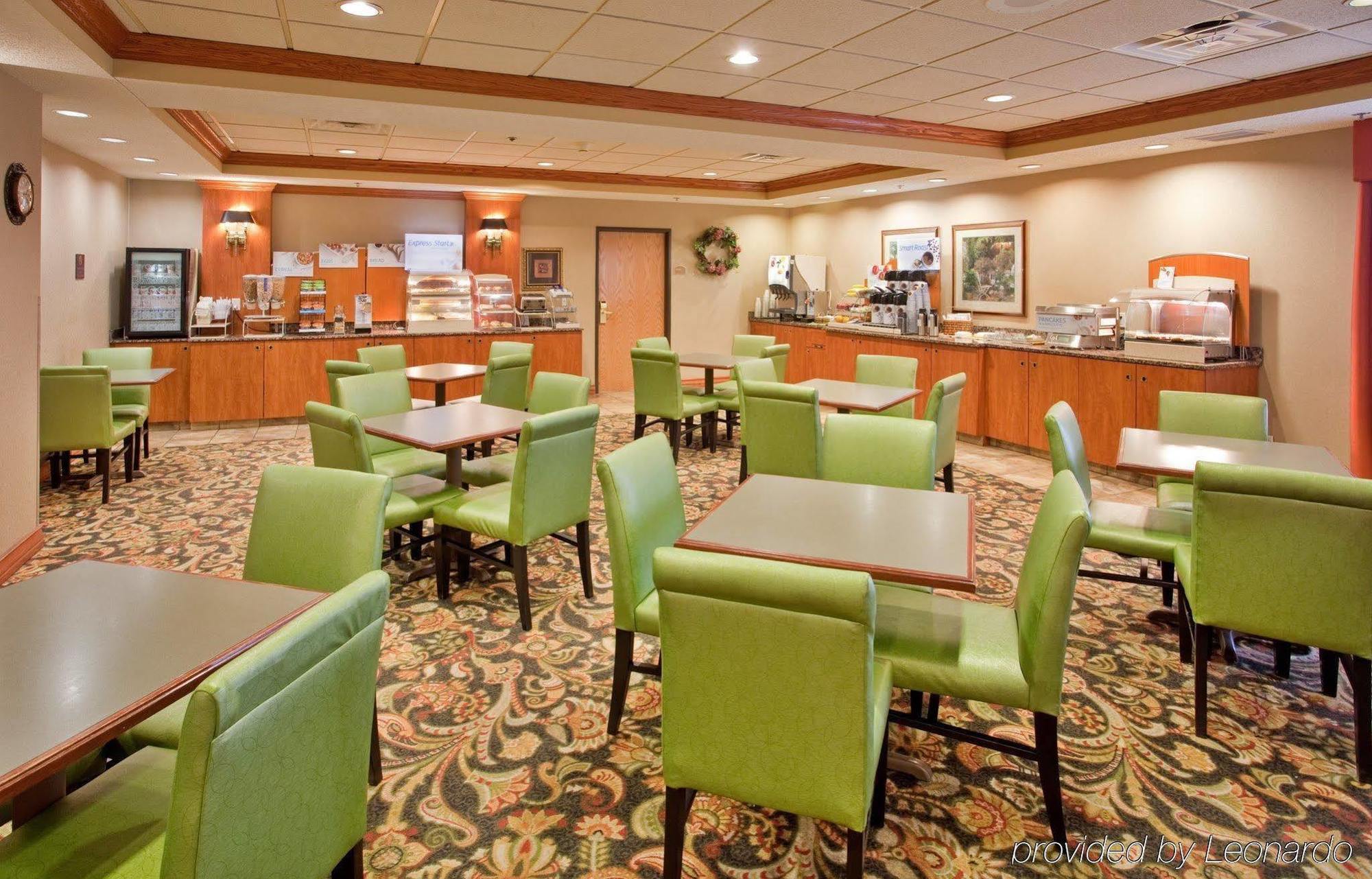 Holiday Inn Express Hotel & Suites Columbus By Ihg Екстер'єр фото