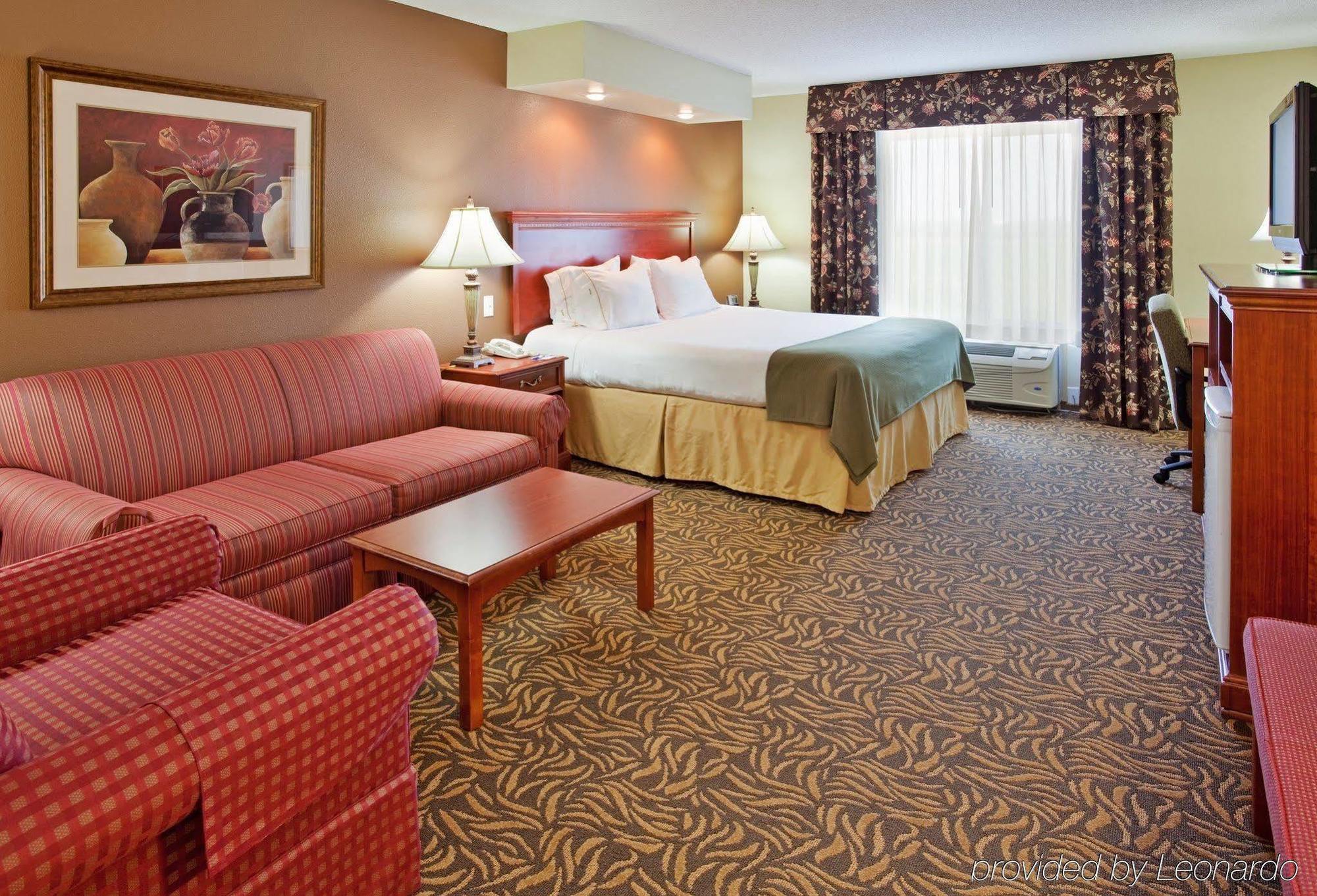 Holiday Inn Express Hotel & Suites Columbus By Ihg Номер фото