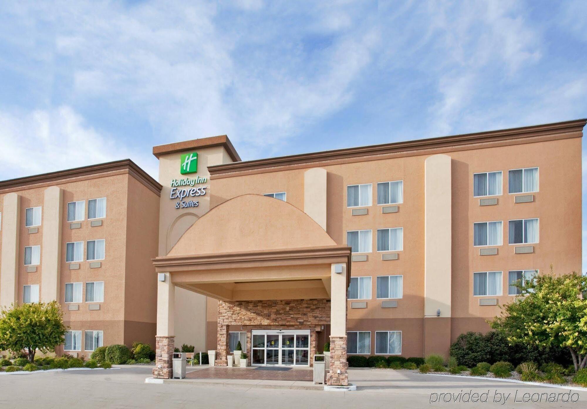 Holiday Inn Express Hotel & Suites Columbus By Ihg Екстер'єр фото