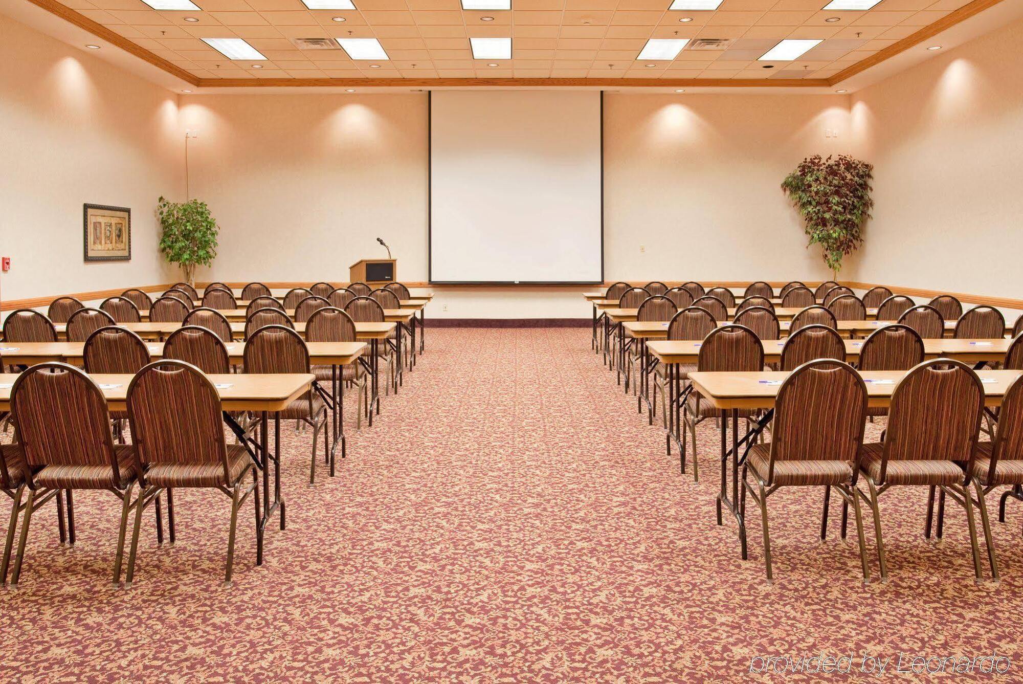 Holiday Inn Express Hotel & Suites Columbus By Ihg Екстер'єр фото