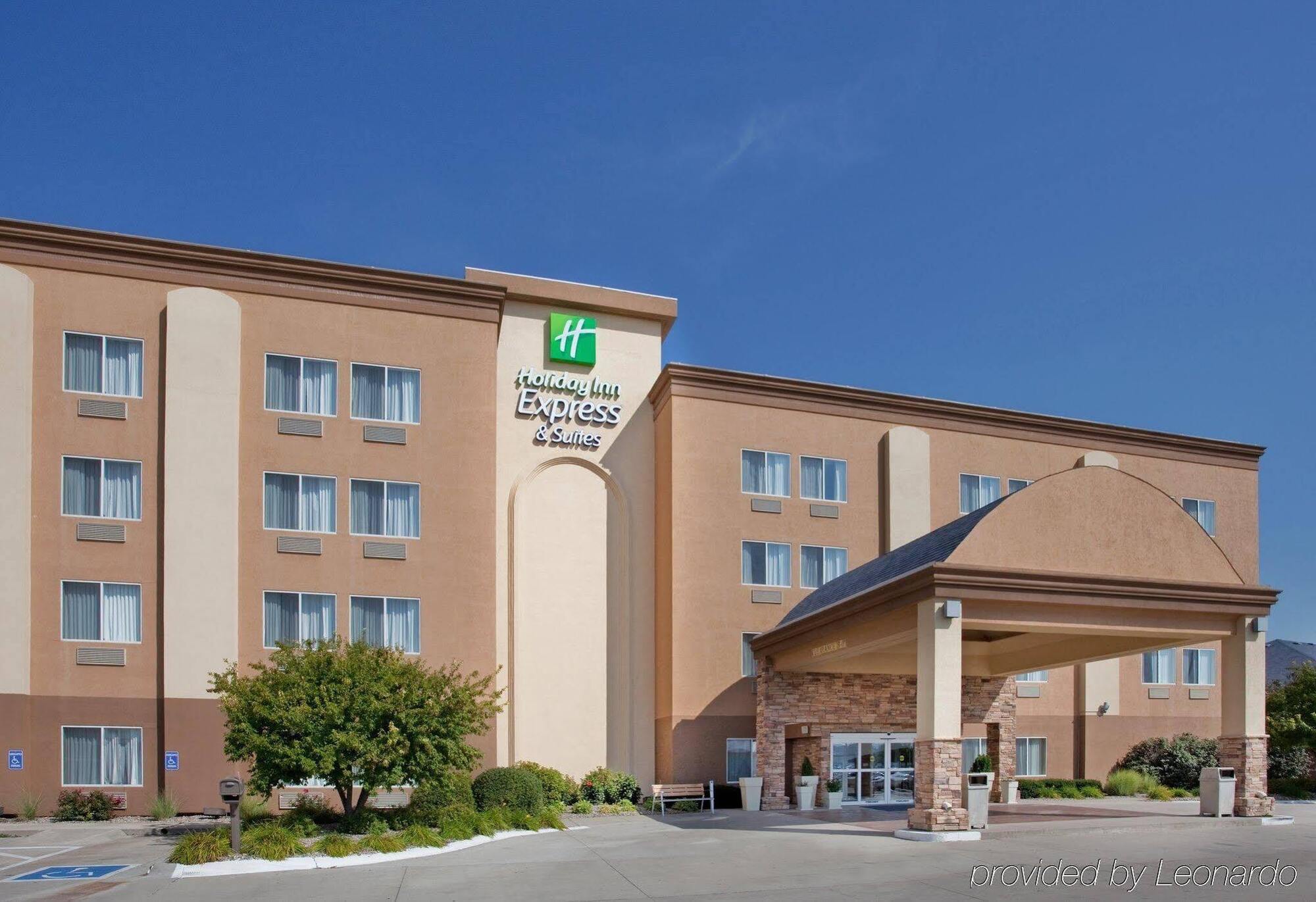 Holiday Inn Express Hotel & Suites Columbus By Ihg Екстер'єр фото